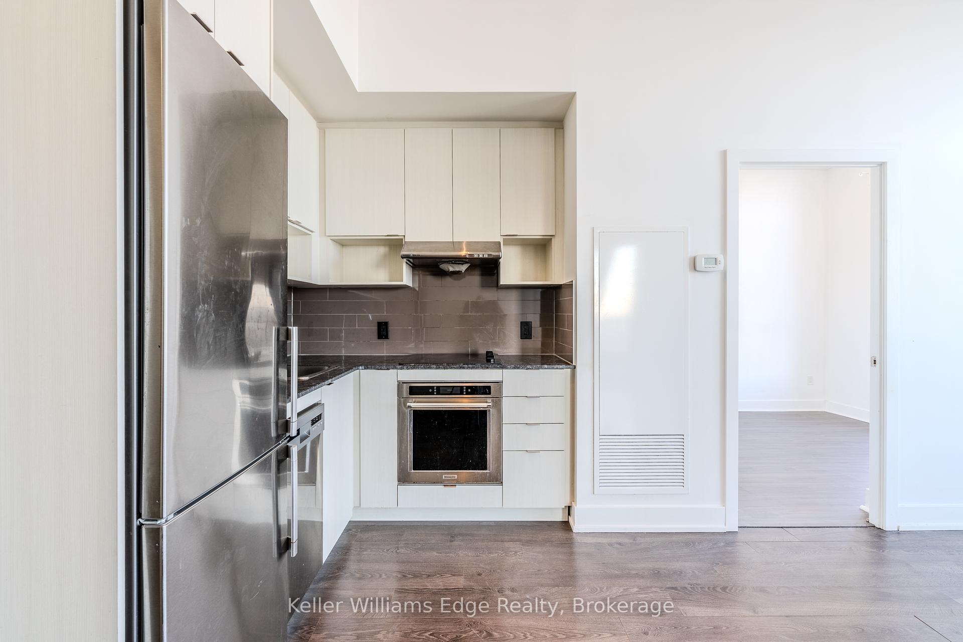 2 Bedrooms Condo at 7 Mabelle,  Toronto For sale