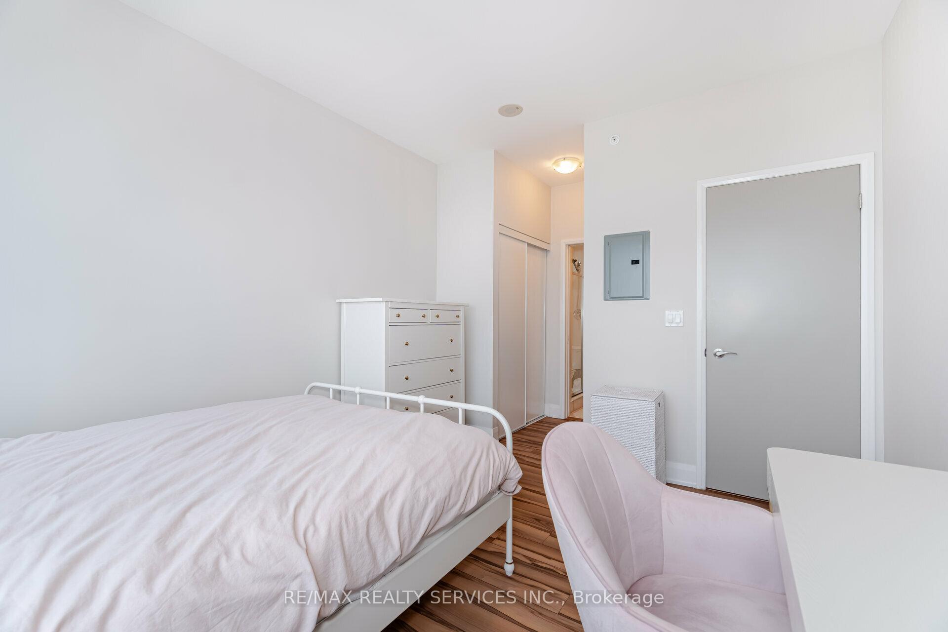 3 Bedrooms Condo at 2900 Highway 7, Vaughan For sale