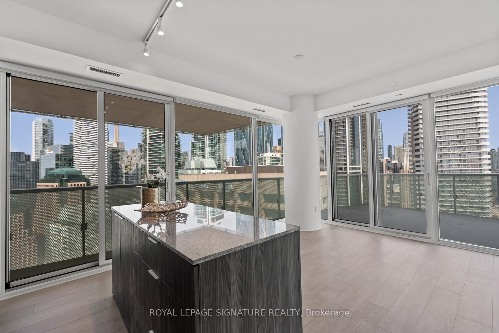 3 Bedrooms Condo at 15 Queens, Toronto For sale