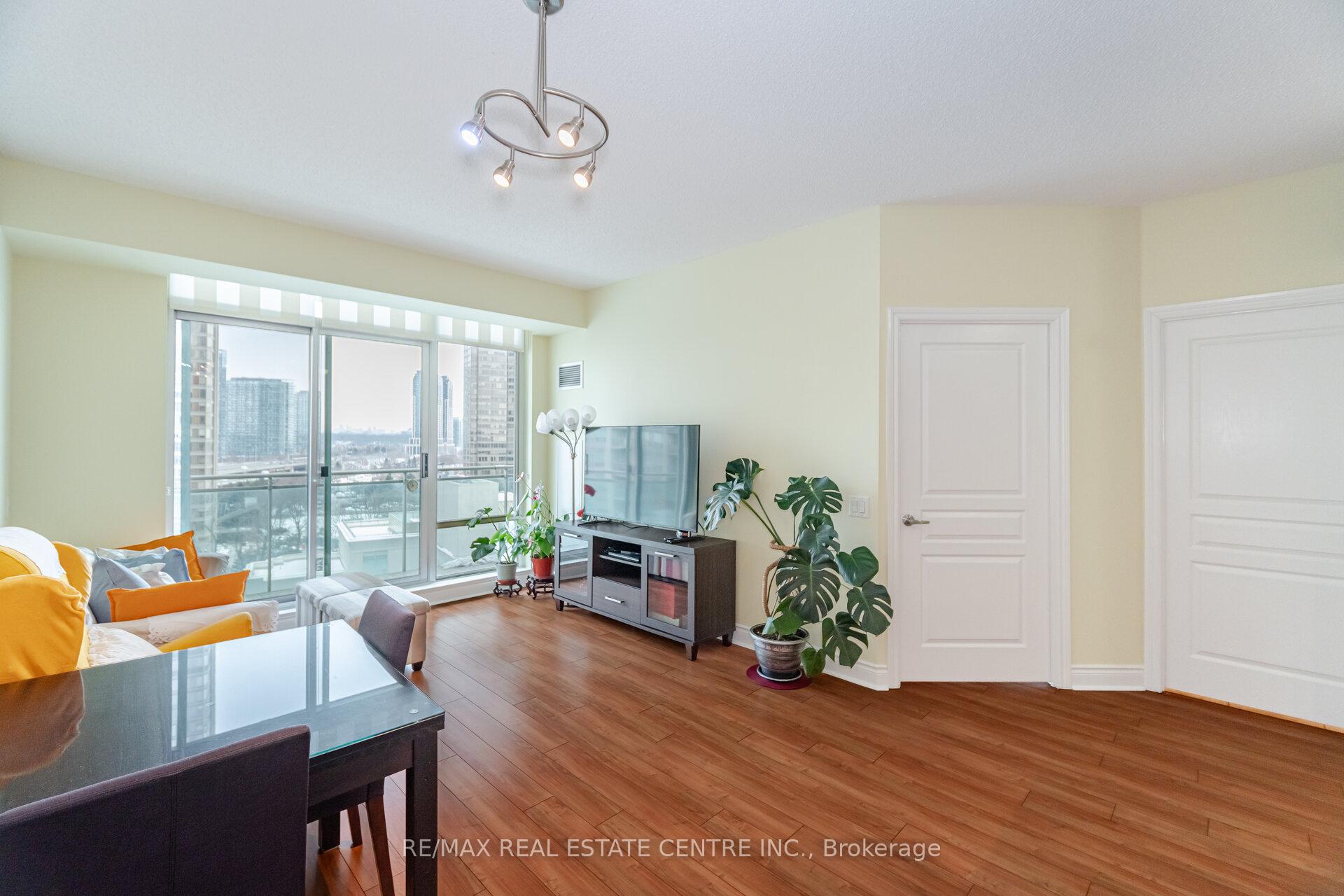 2 Bedrooms Condo at 5 Marine Parade,  Toronto For sale