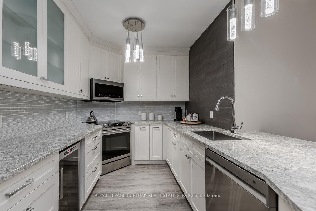 2 Bedrooms Condo at 2075 Amherst Heights, Burlington For sale