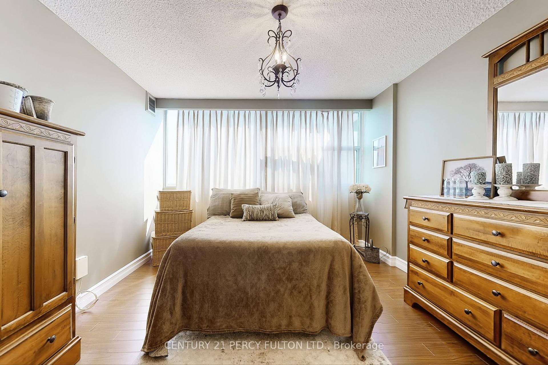 2 Bedrooms Condo at 40 Bay Mills, Toronto For sale