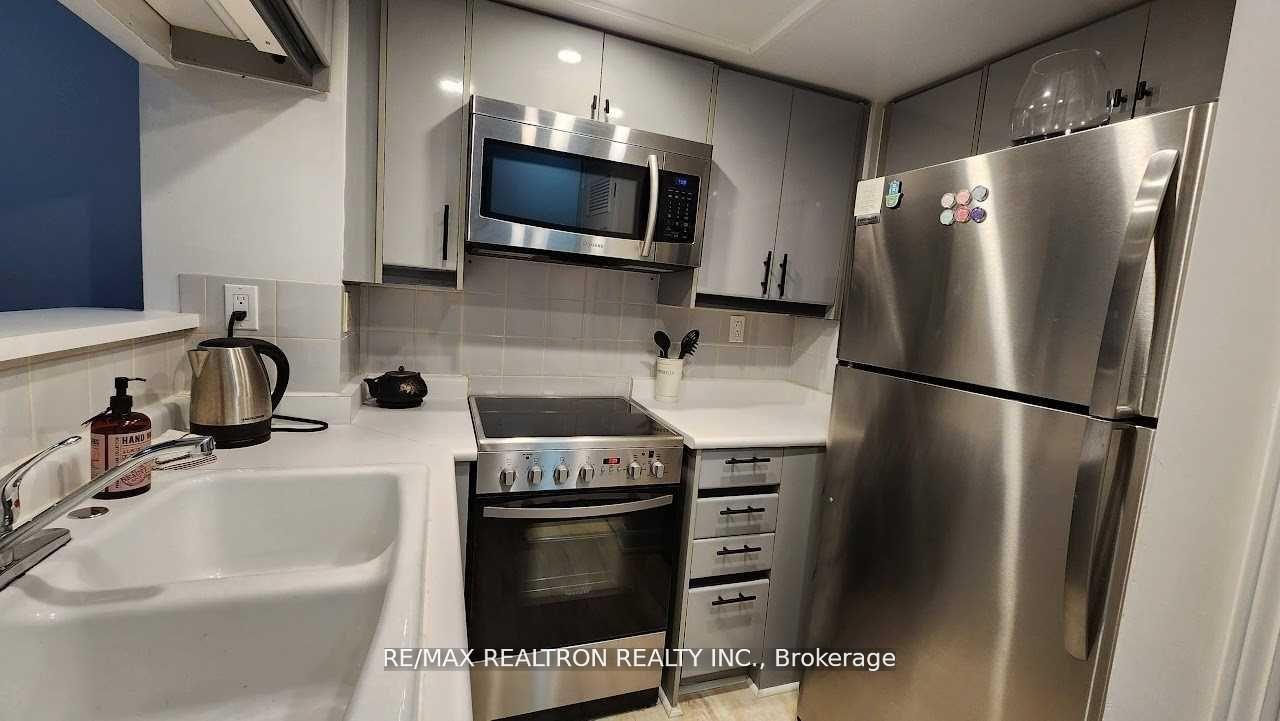 1 Bedroom Condo at 7 Broadway, Toronto For sale