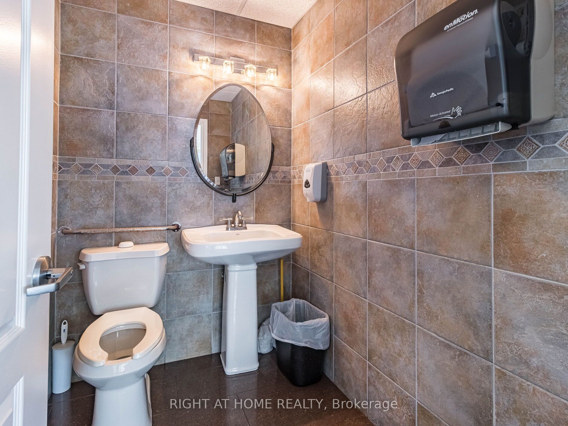 5951 Clark Avenue, Niagara Falls, ON L2G 3W3