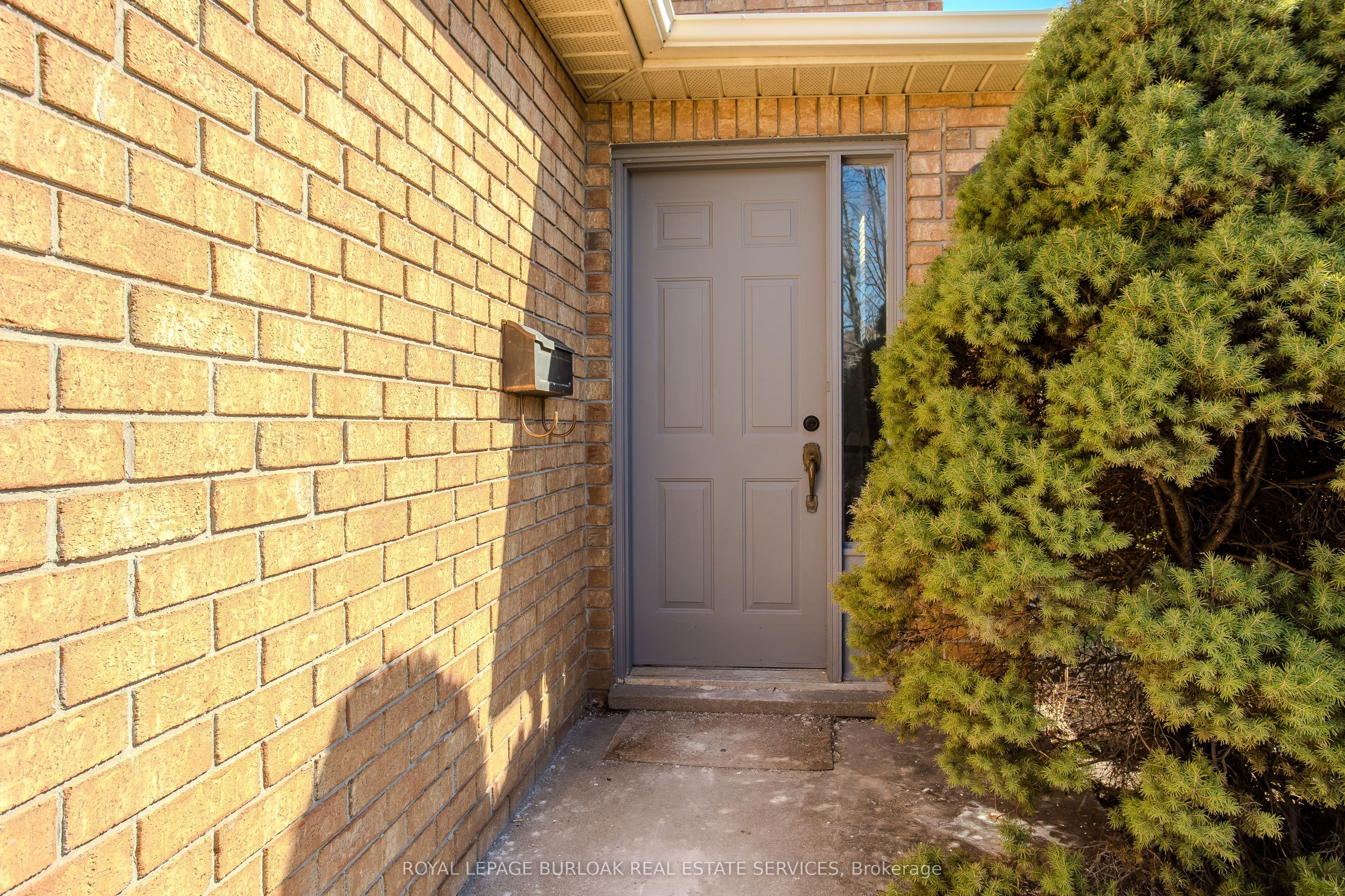 1326 Treeland Street, Burlington, ON L7R 3T6