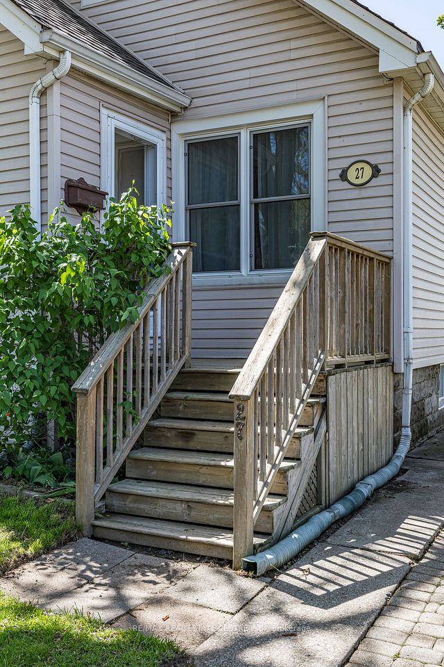 27 Barons Avenue, Hamilton, ON L8H 5A3