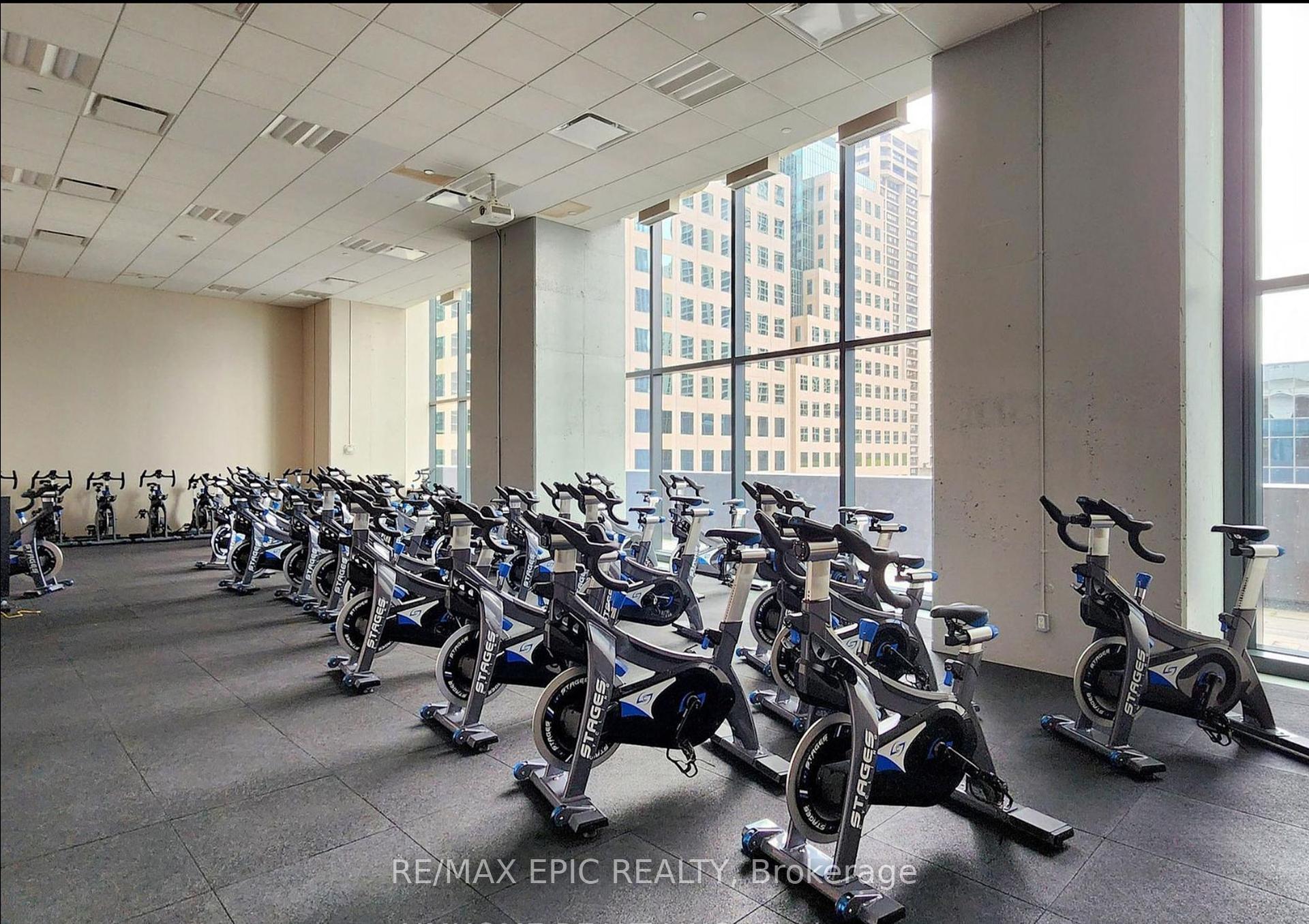3 Bedrooms Condo at 88 Harbour,  Toronto For sale