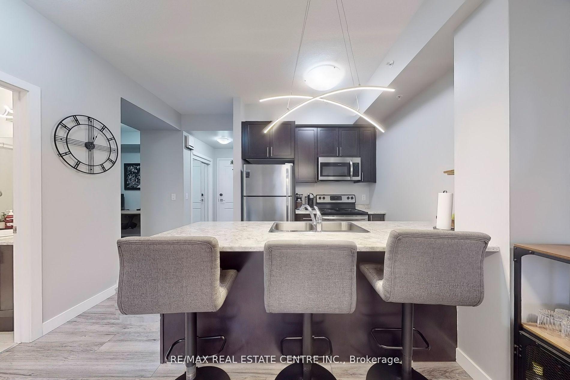 2 Bedrooms Condo at 81 Robinson,  Hamilton For sale