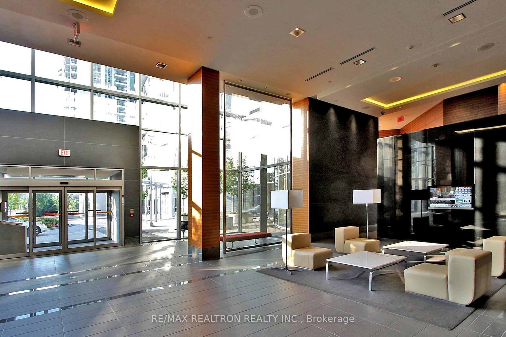 2 Bedrooms Condo at 125 Village Green, Toronto For sale
