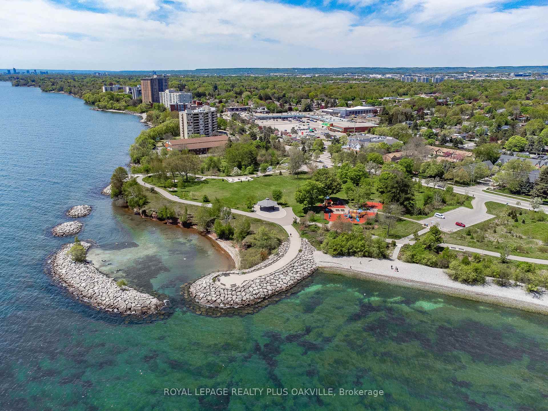 2 Bedrooms Condo at 5255 Lakeshore, Burlington For sale