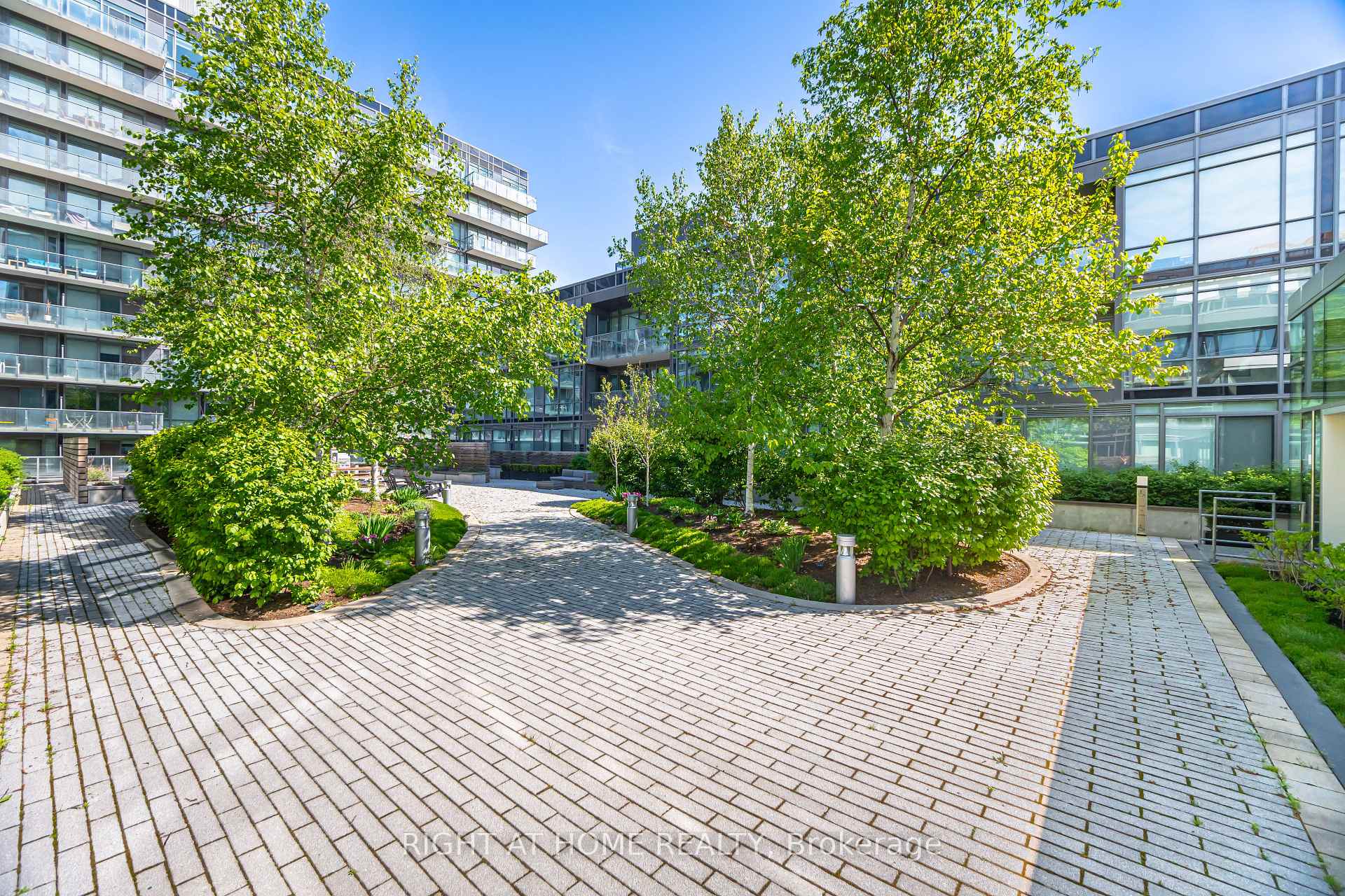 1 Bedroom Condo at 455 Front, Toronto For sale