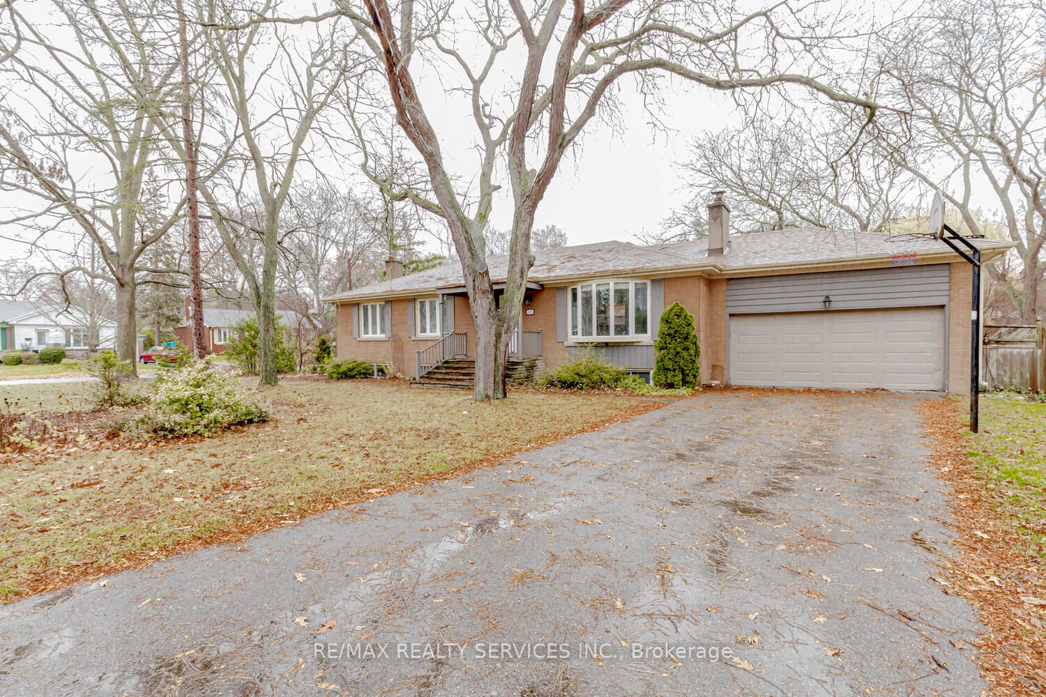 1259 Twin Oaks Dell Drive, Mississauga, ON L5H 3J7