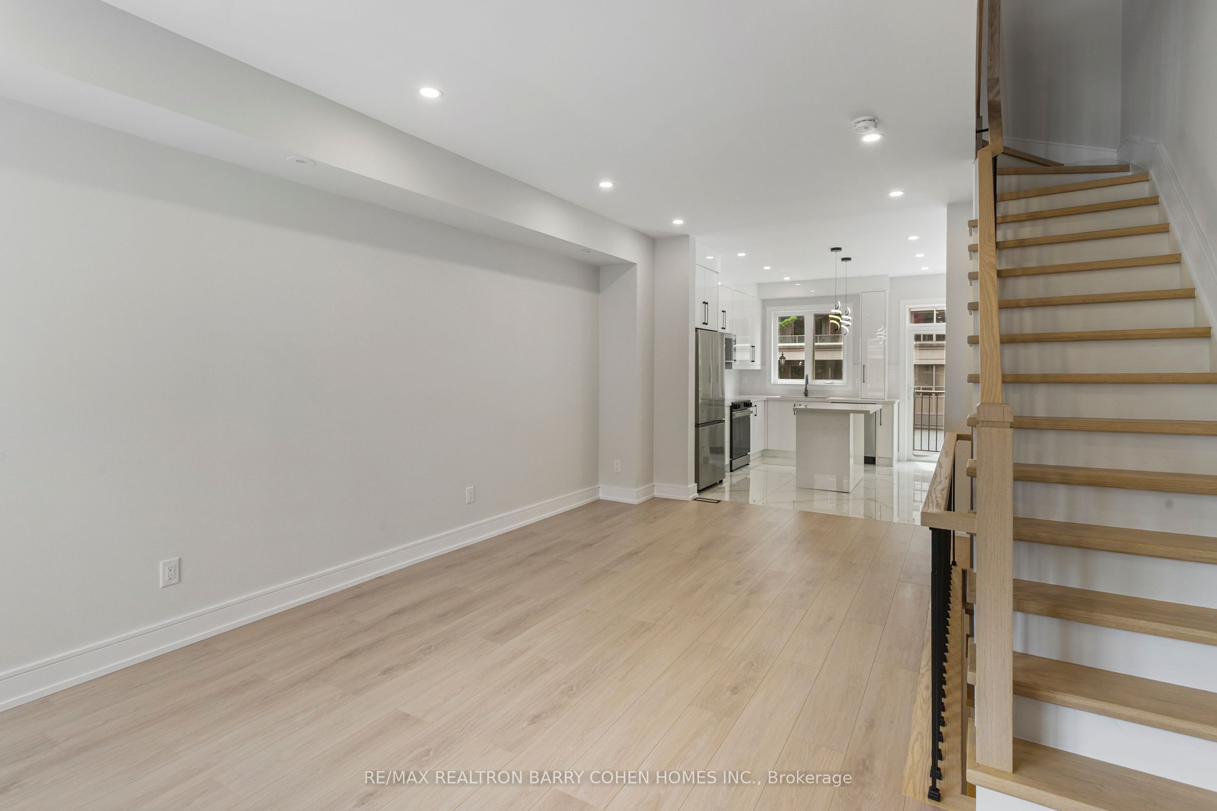 21 Galleria Parkway, #21