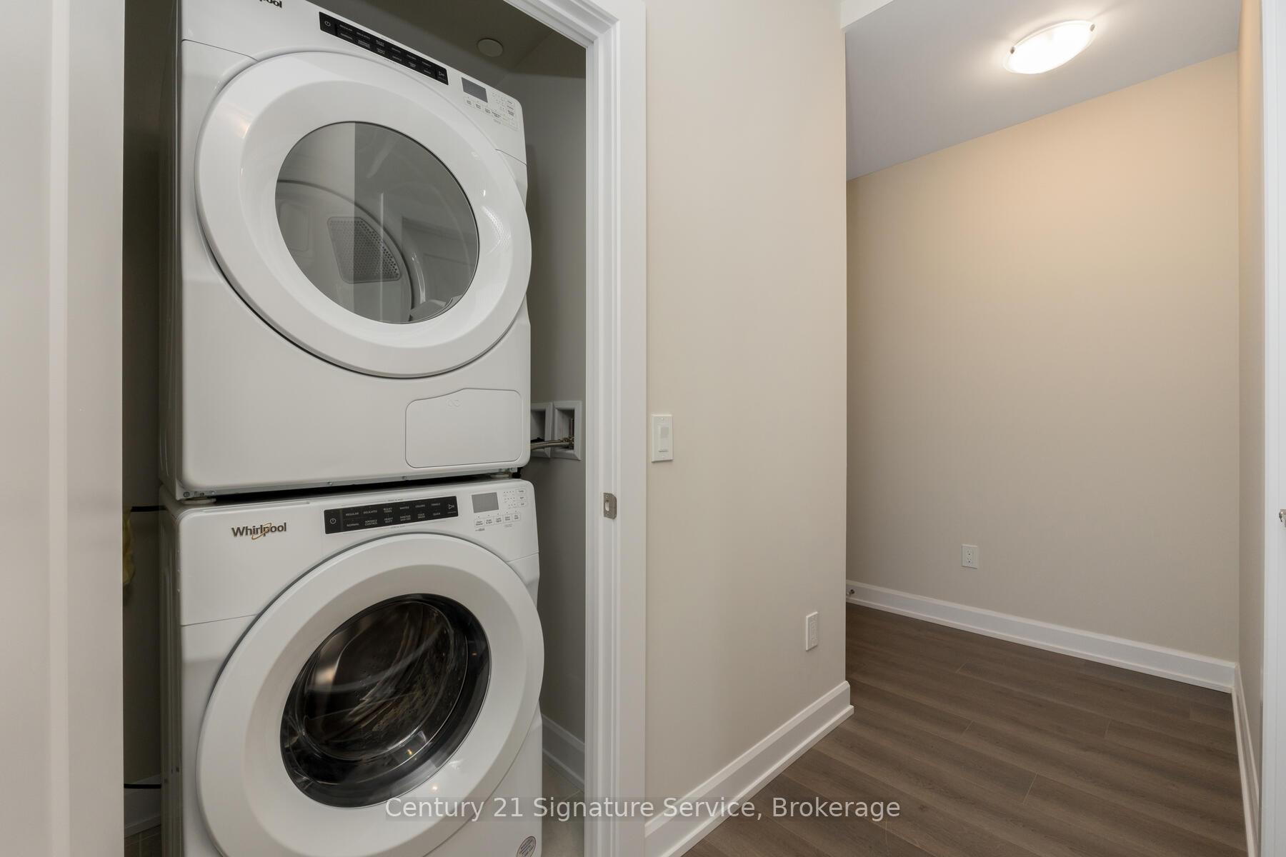 2 Bedrooms Condo at 3220 William Coltson, Oakville For sale