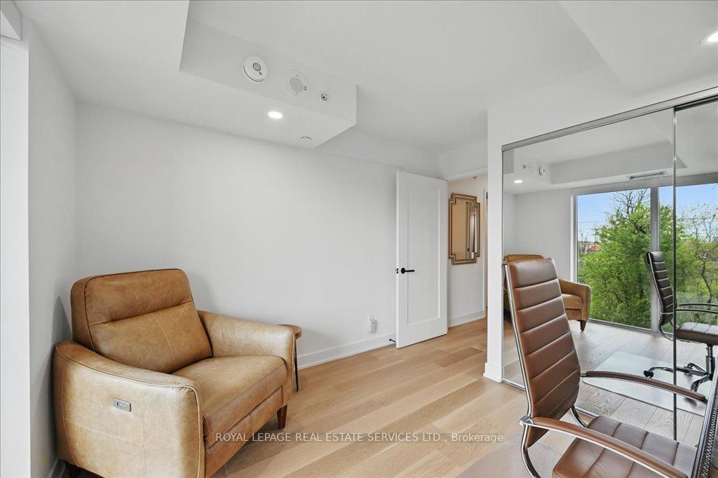 3 Bedrooms Condo at 2489 Taunton, Oakville For sale