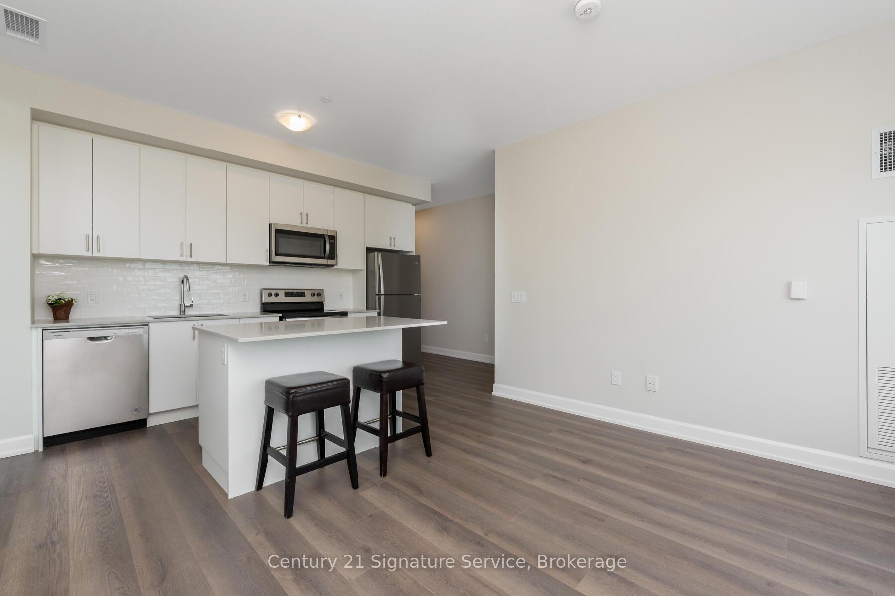 2 Bedrooms Condo at 3220 William Coltson, Oakville For sale