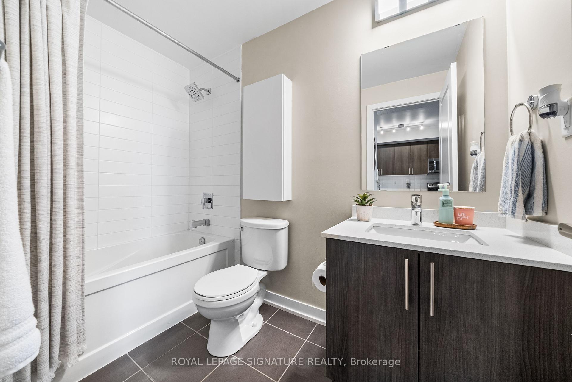 2 Bedrooms Condo at 1284 Guelph, Burlington For sale