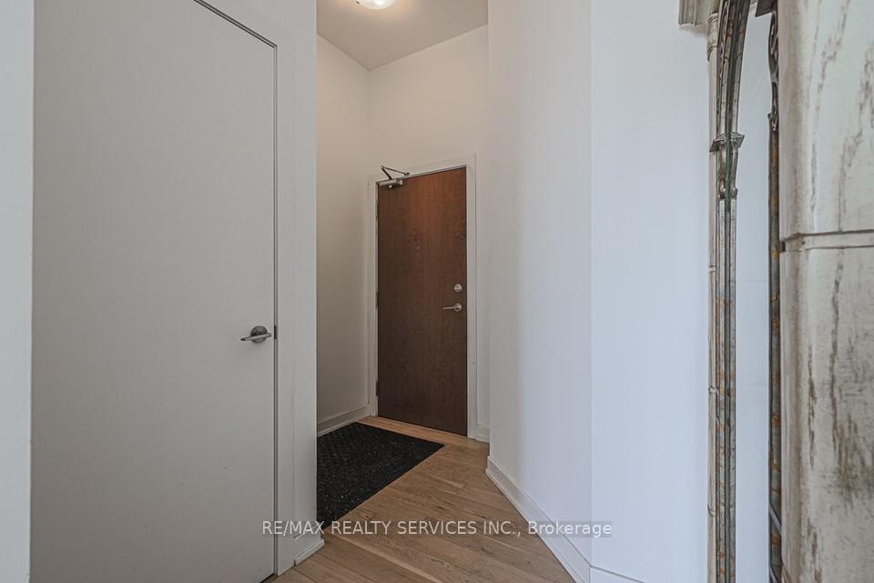 2 Bedrooms Condo at 2220 Lakeshore,  Toronto For sale