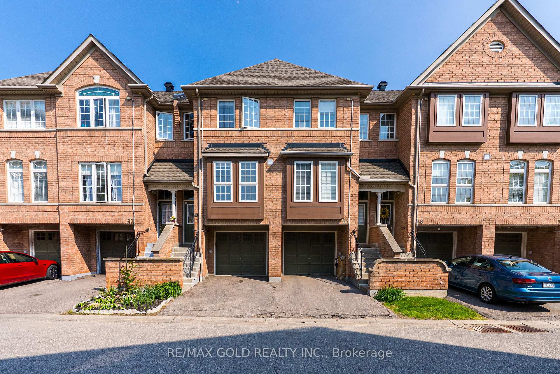 3 Bedrooms Condo at 50 Strathaven, Mississauga For sale