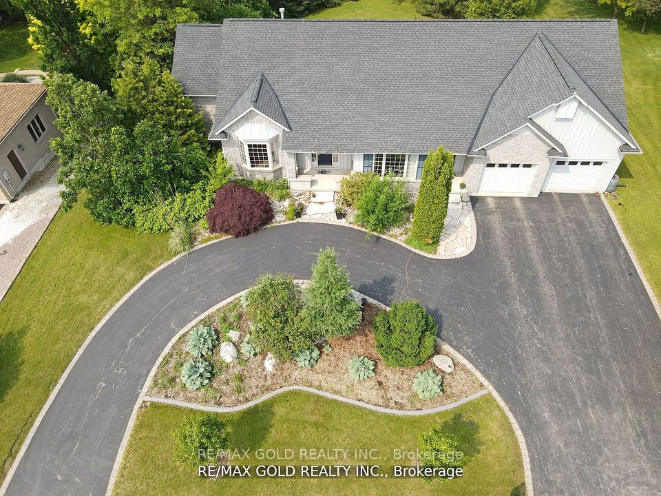 7 Maryheather Crescent, Hamilton, ON L8B 0Z6