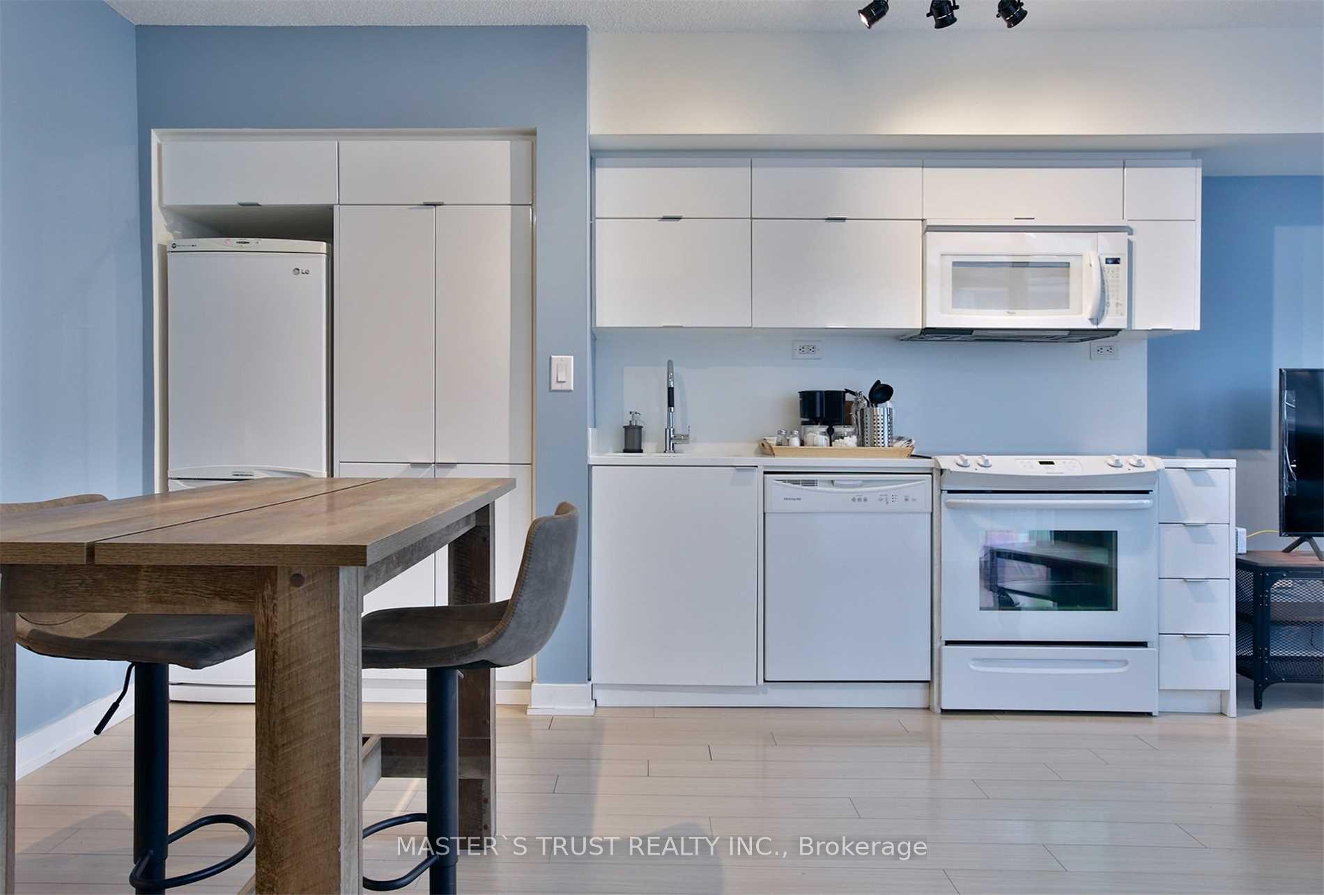 2 Bedrooms Condo at 21 Iceboat, Toronto For sale