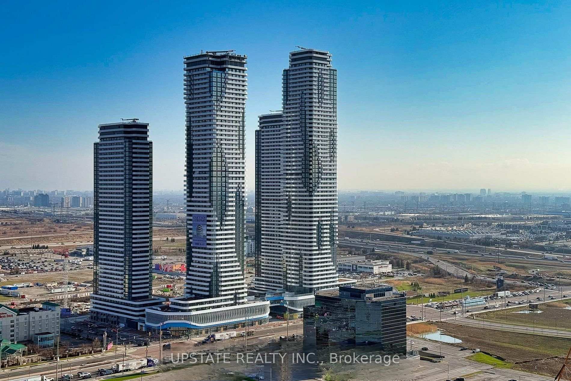 1 Bedroom Condo at 195 Commerce, Vaughan For sale