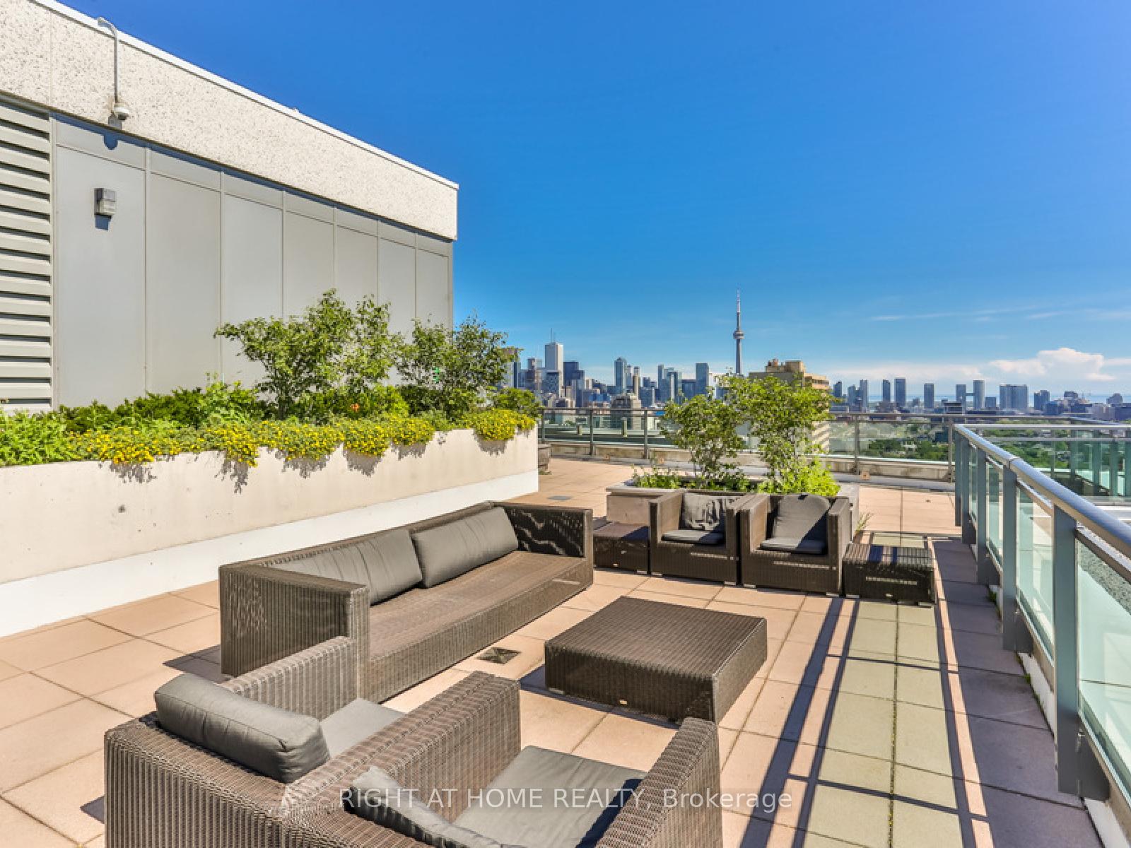 2 Bedrooms Condo at 736 Spadina, Toronto For sale