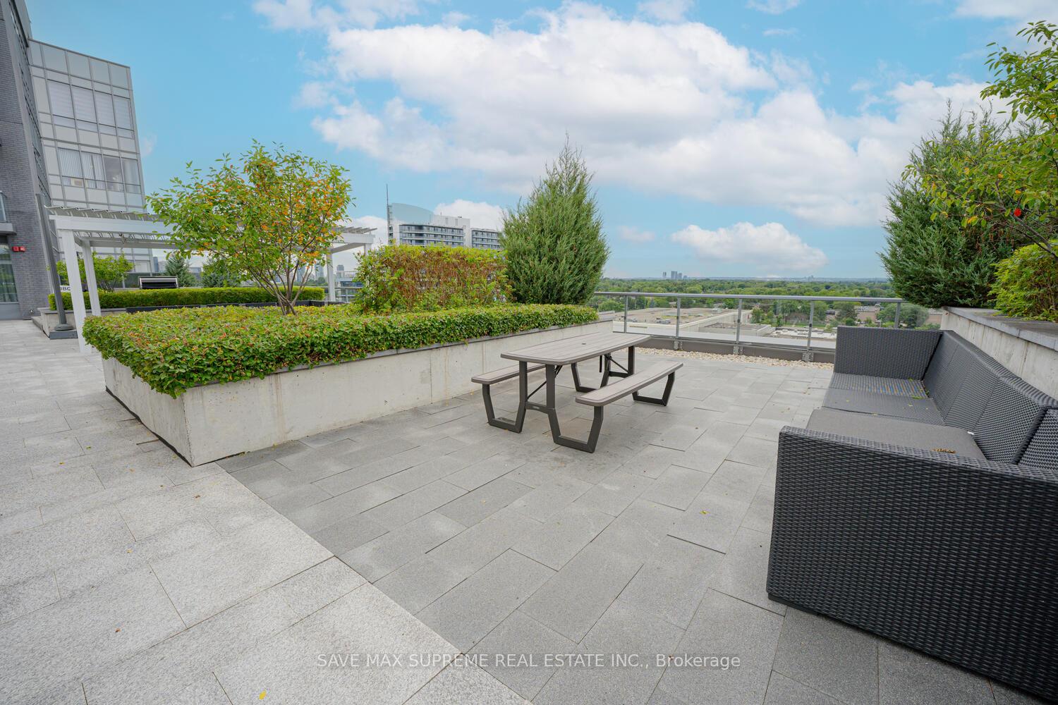 2 Bedrooms Condo at 7 Kenaston, Toronto For sale
