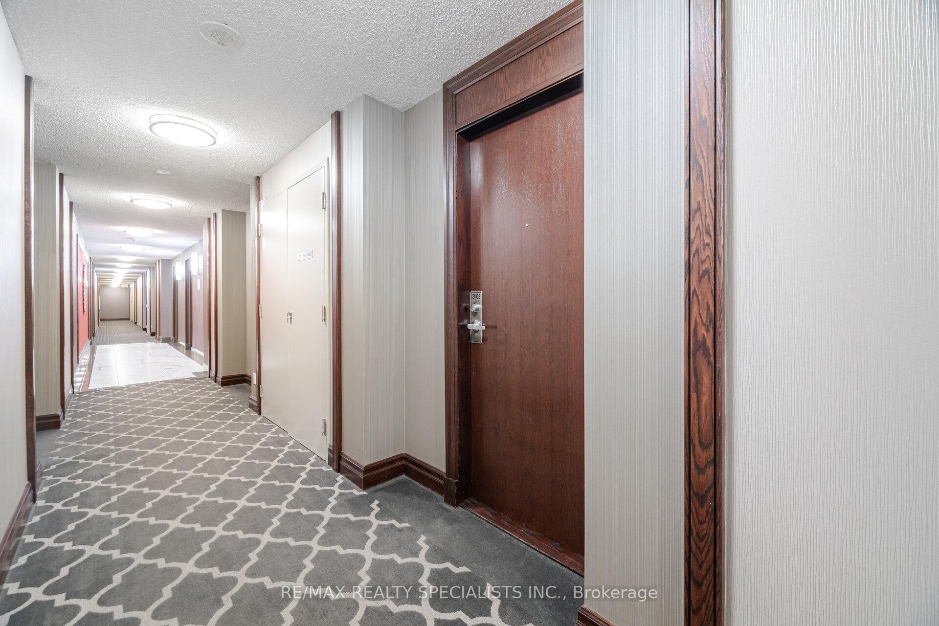 2 Bedrooms Condo at 335 Rathburn, Mississauga For sale