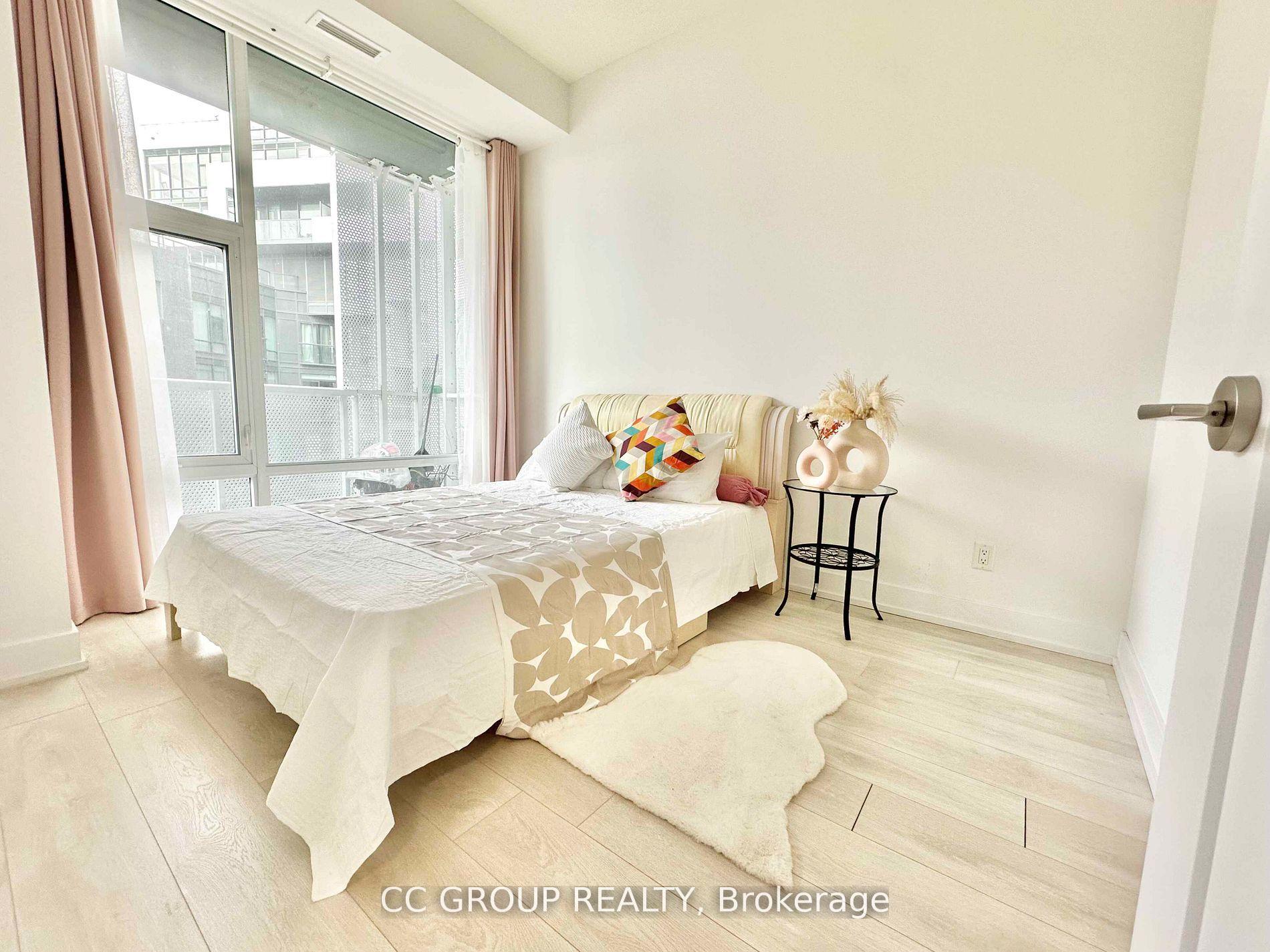 2 Bedrooms Condo at 25 Adra Grado, Toronto For sale