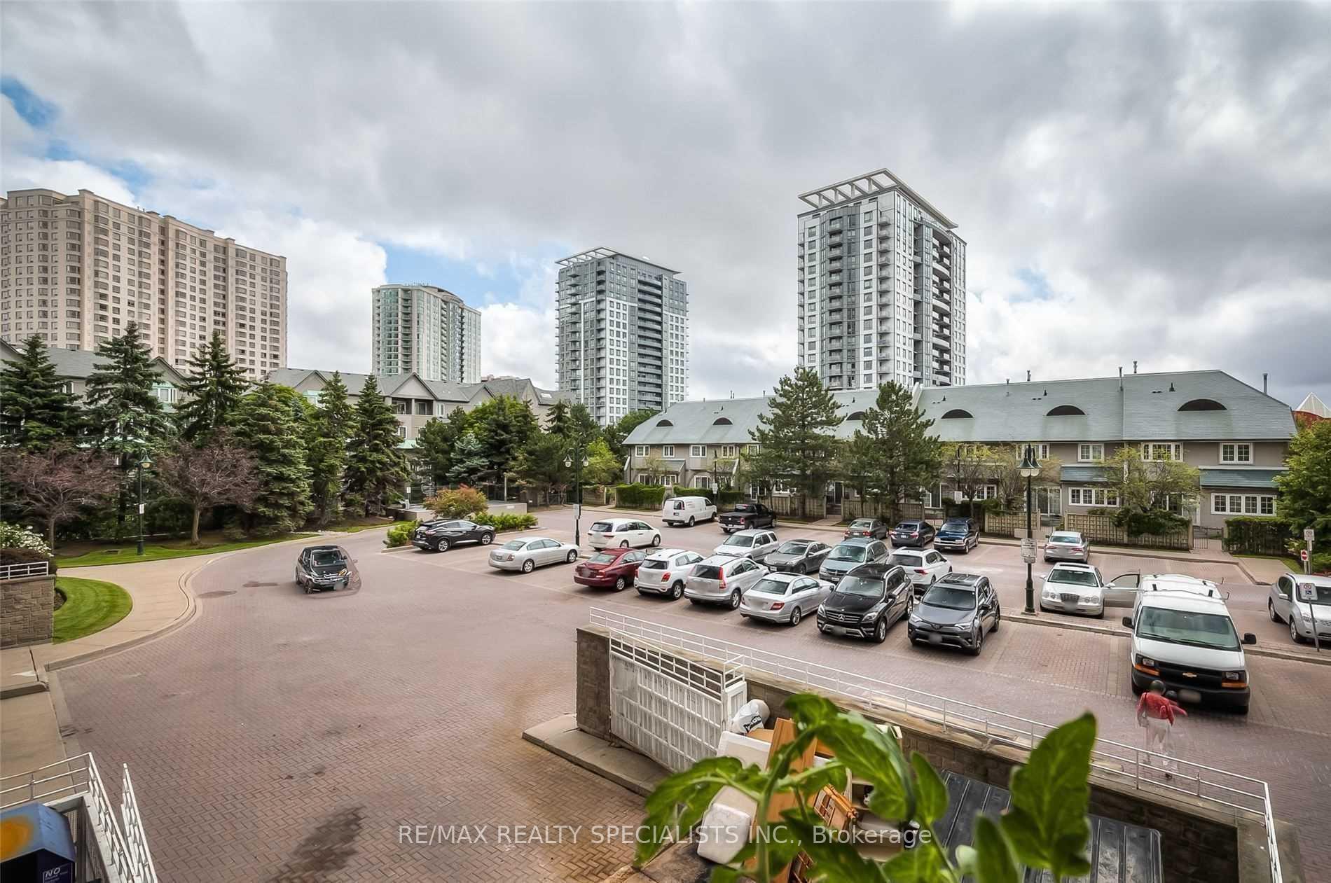 3 Bedrooms Condo at 168 Bonis, Toronto For sale