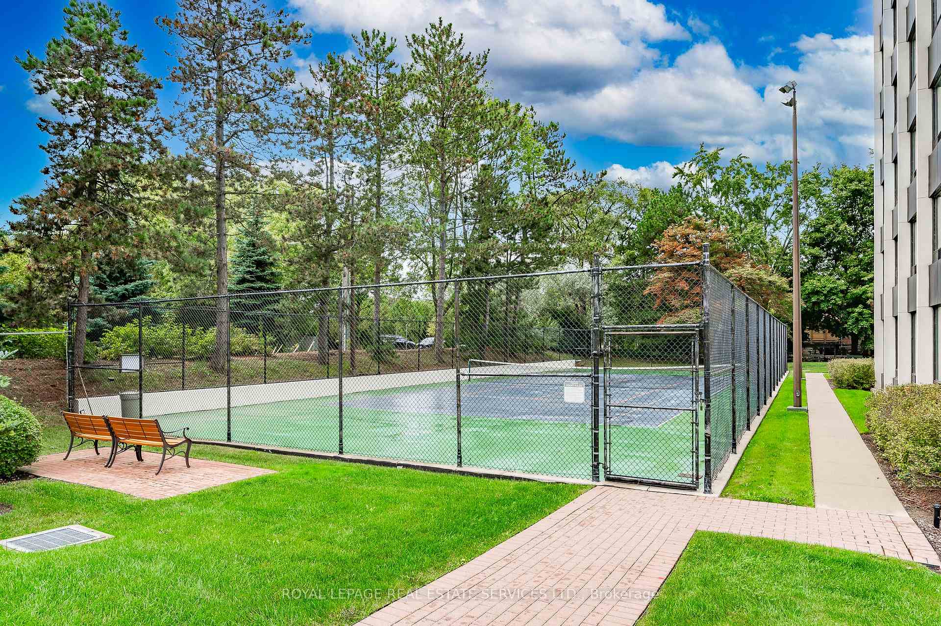 2 Bedrooms Condo at 2185 Marine,  Oakville For sale