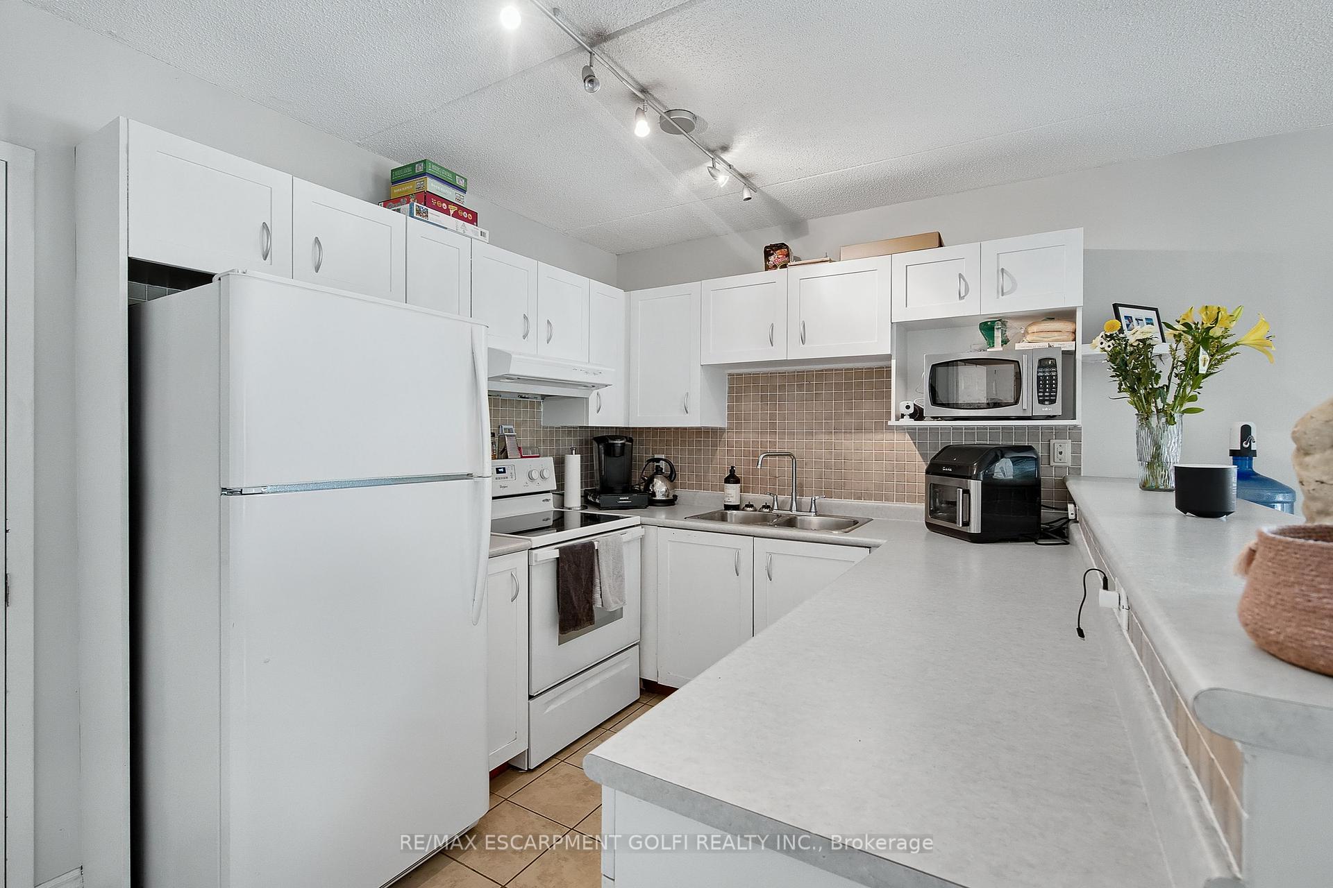 1 Bedroom Condo at 1451 Walker’s, Burlington For sale