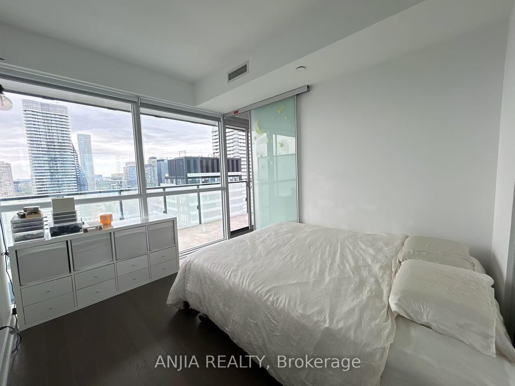 1 Bedroom Condo at 15 Grenville, Toronto For sale