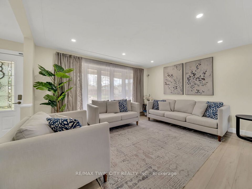 75 Bettley Crescent, Kitchener, ON N2B 2N7