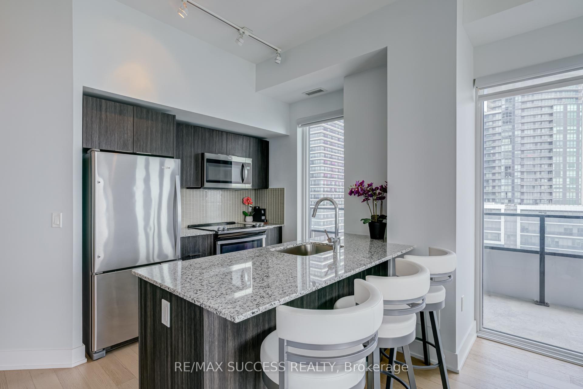 3 Bedrooms Condo at 20 Shore breeze, Toronto For sale