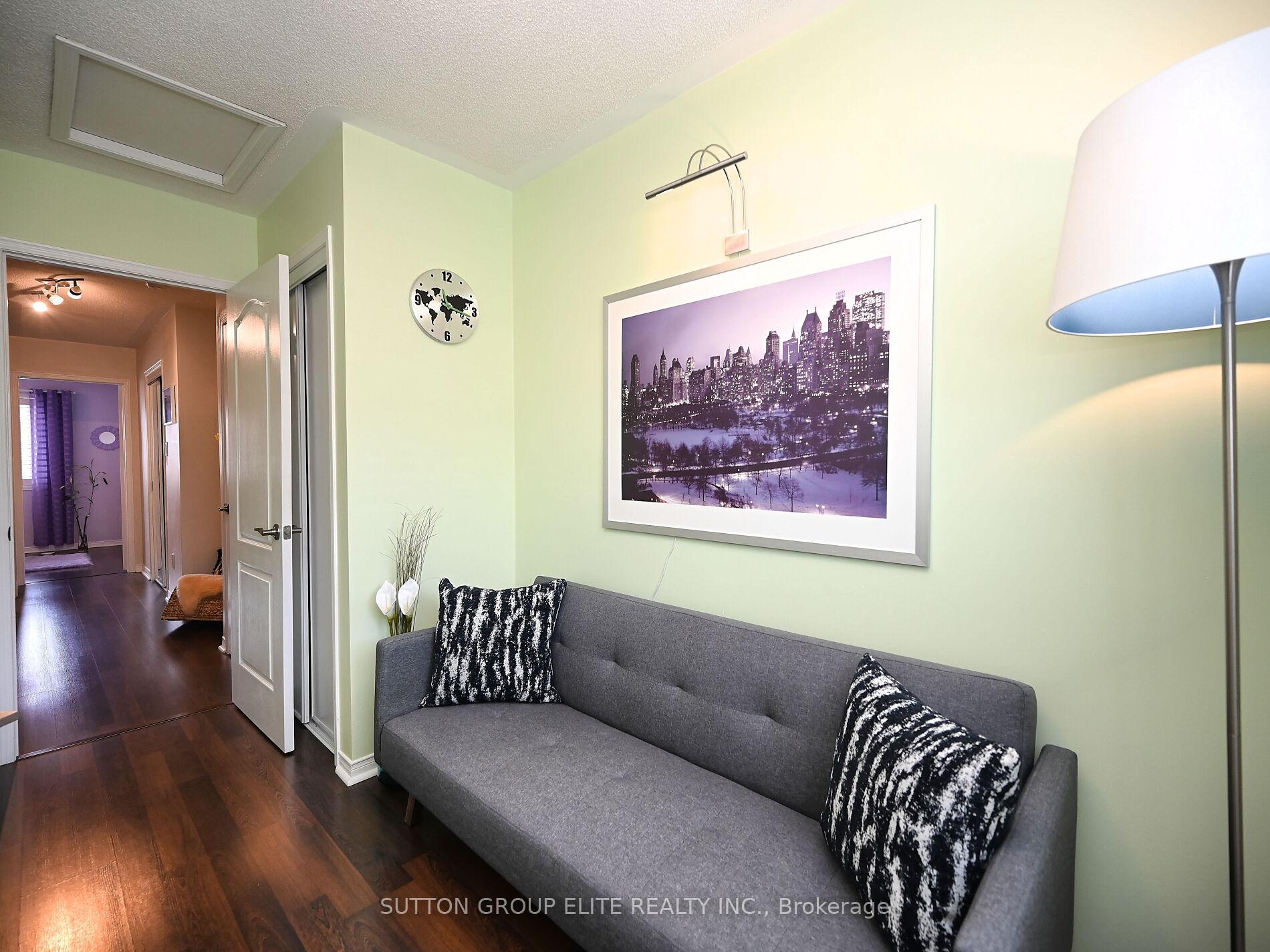 3 Bedrooms Condo at 601 Shoreline, Mississauga For sale