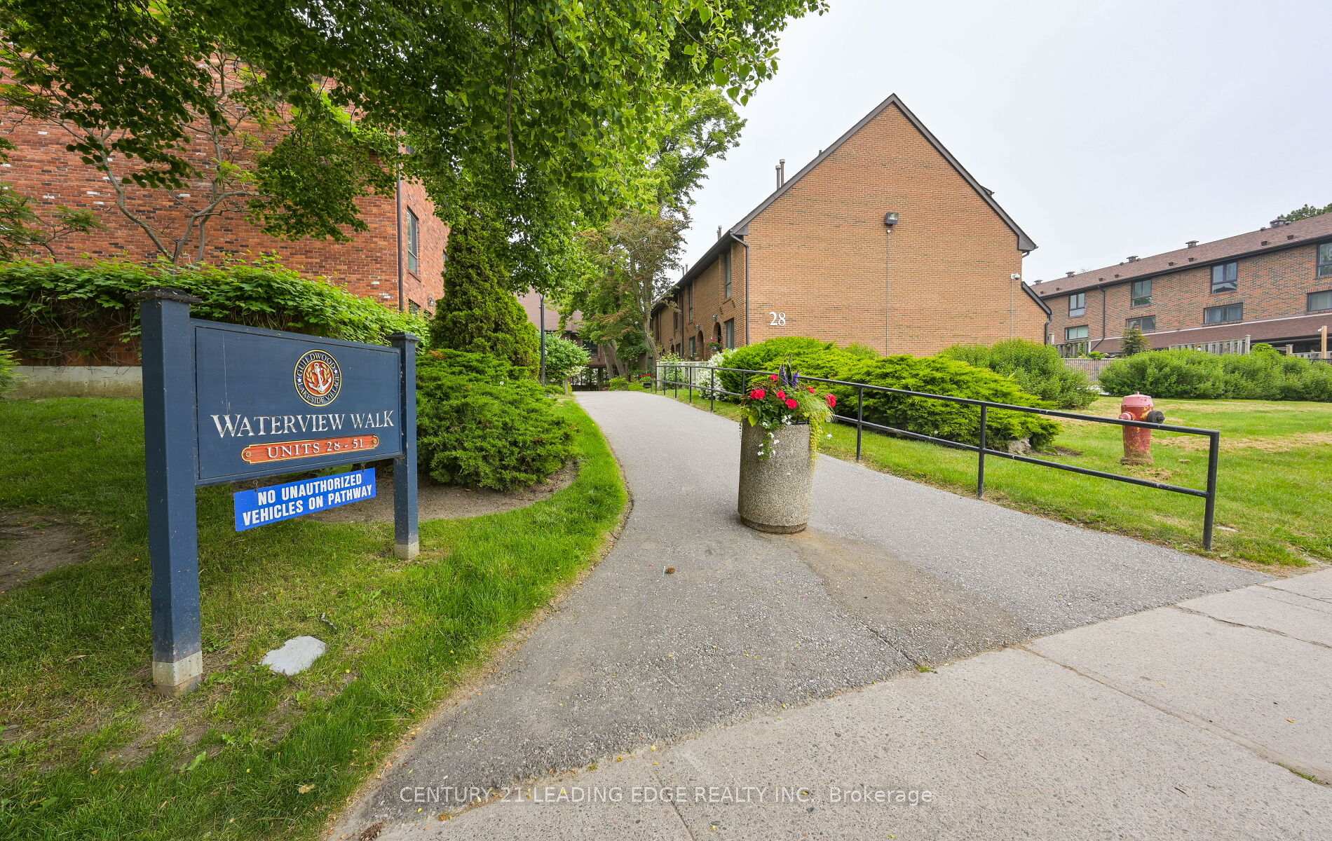 5 Bedrooms Condo at 28 Livingston, Toronto For sale