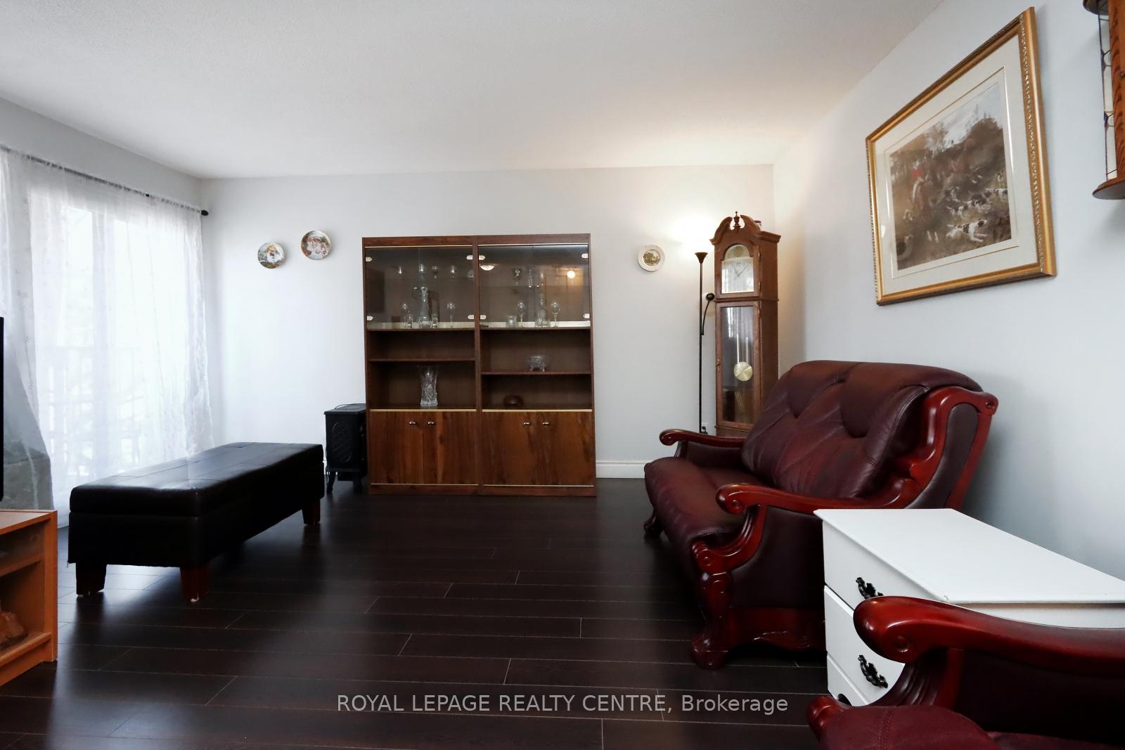 3 Bedrooms Condo at 2866 Battleford, Mississauga For sale