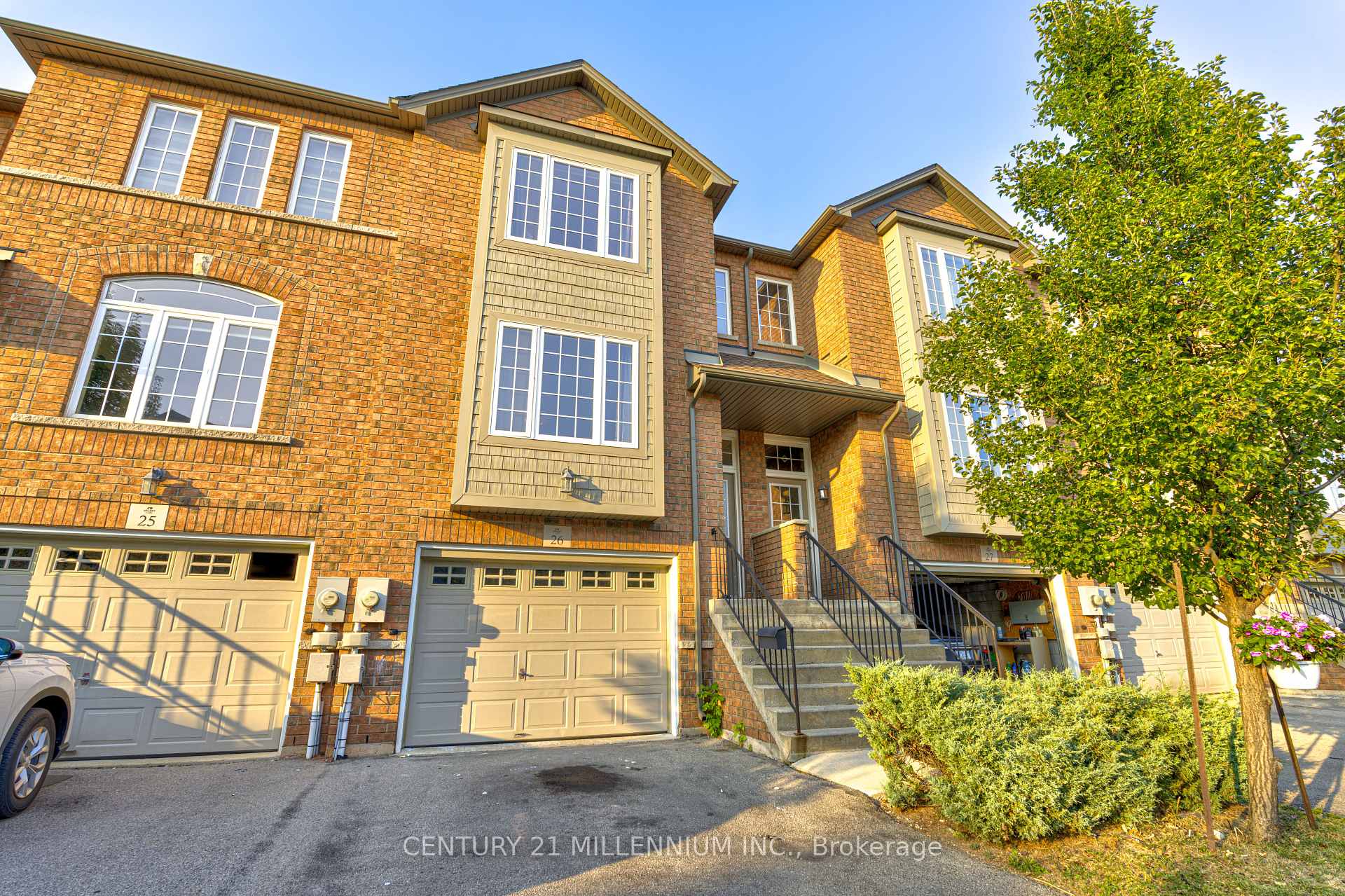3 Bedrooms Condo at 151 Green,  Hamilton For sale