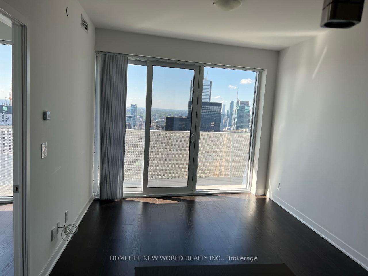 1 Bedroom Condo at 88 Harbour,  Toronto For sale