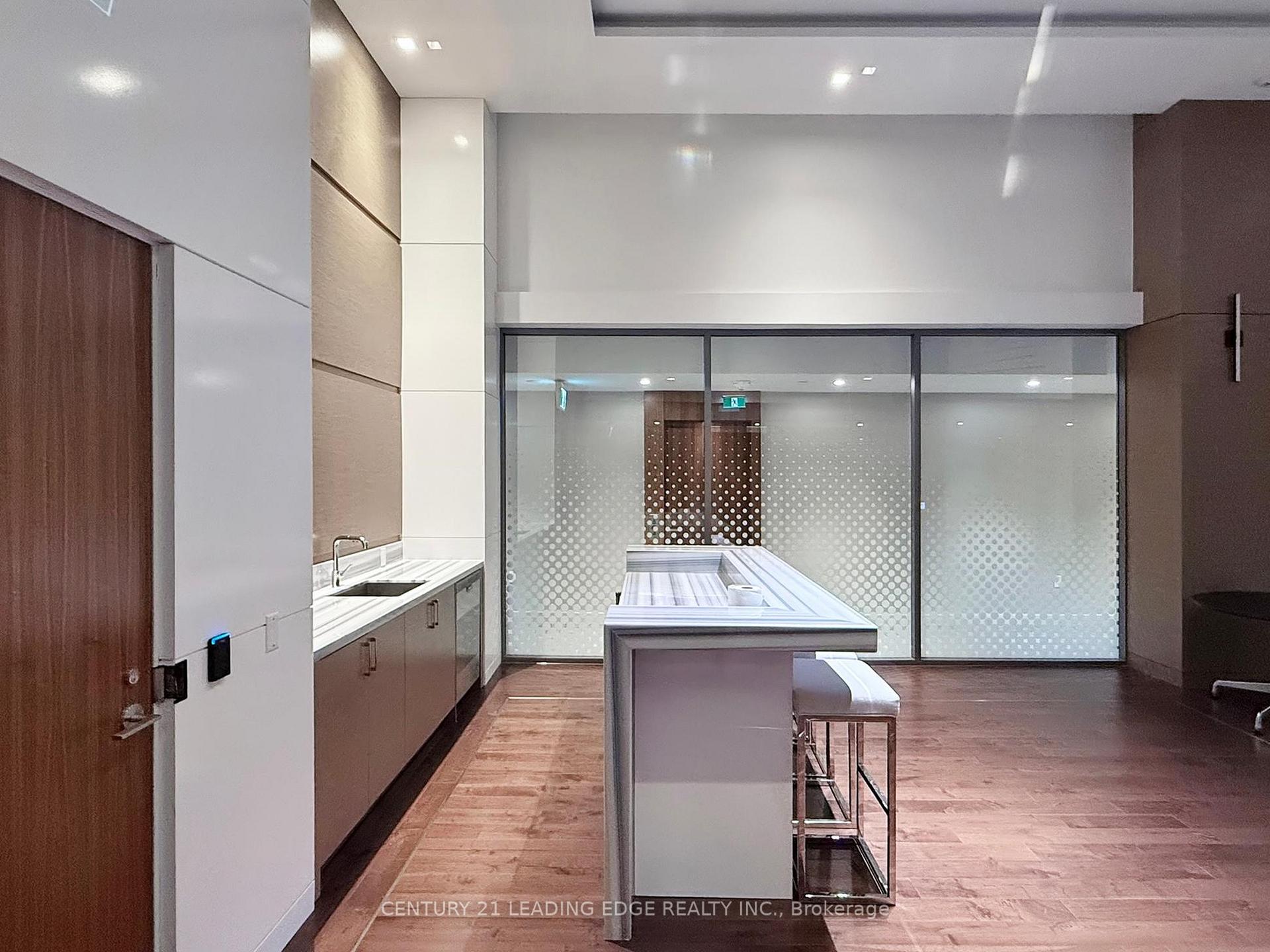 1 Bedroom Condo at 15 Queens,  Toronto For sale