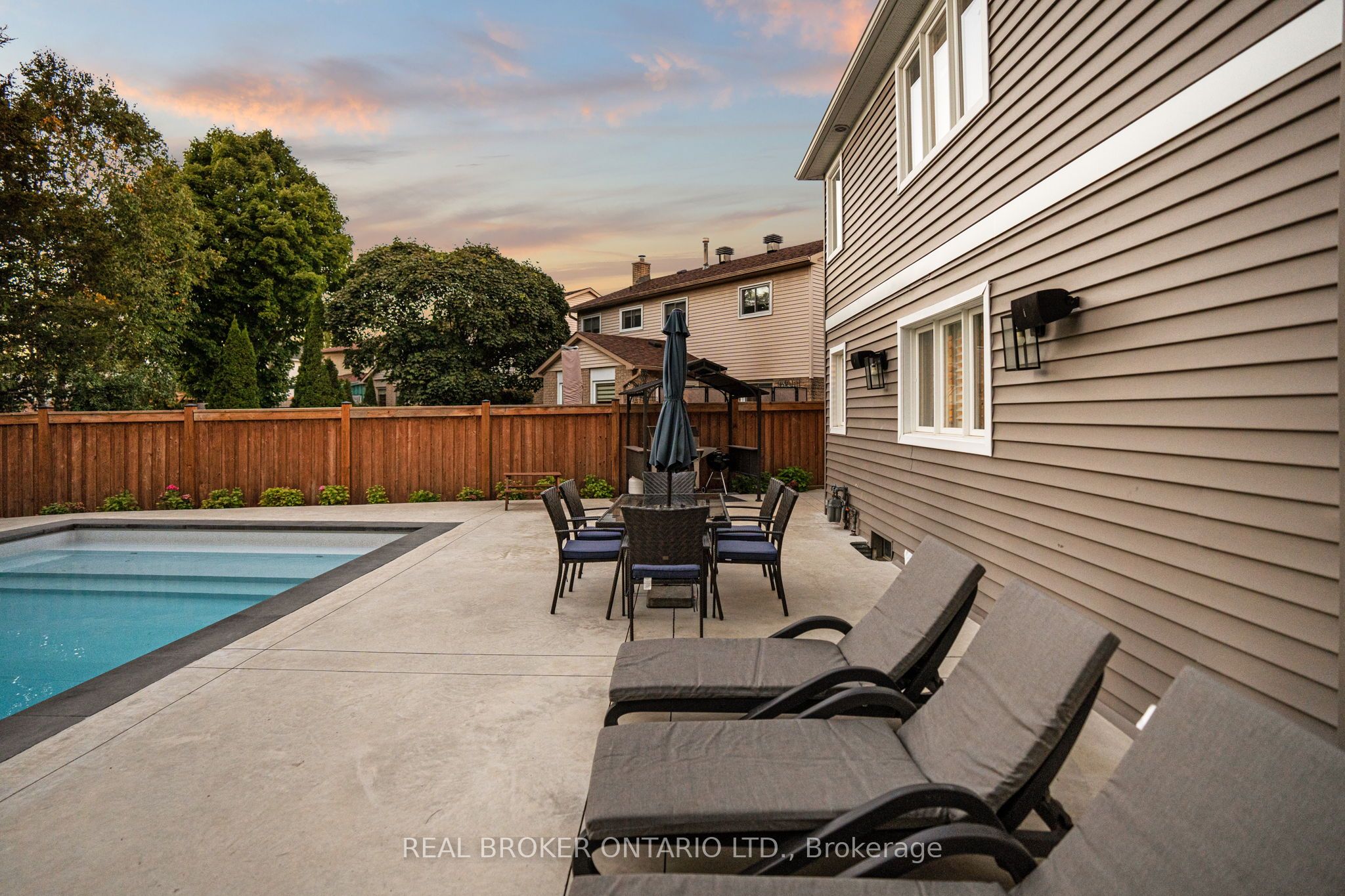 3 Oak Ridge Court