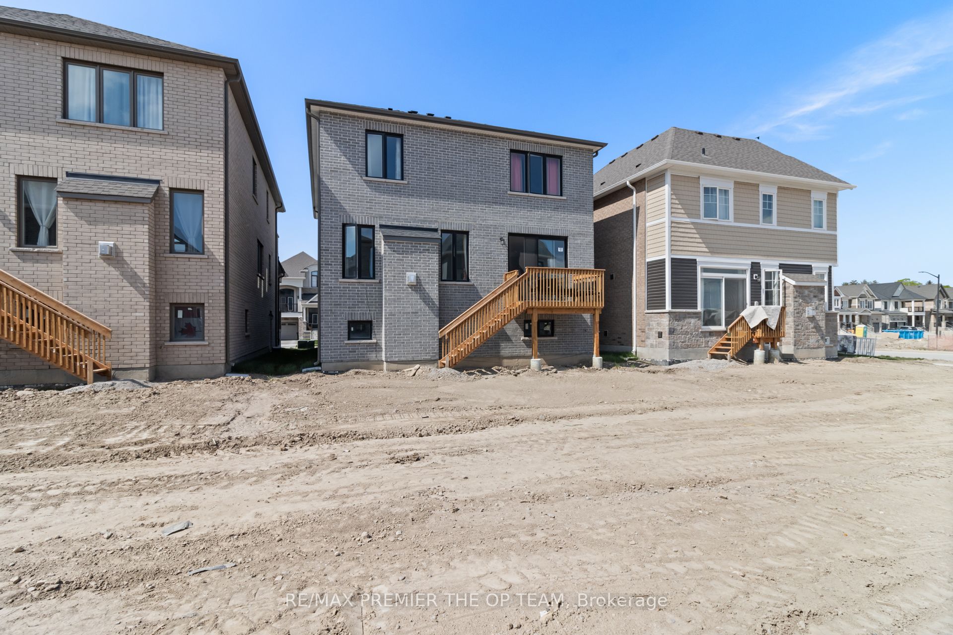 655 Newlove Street