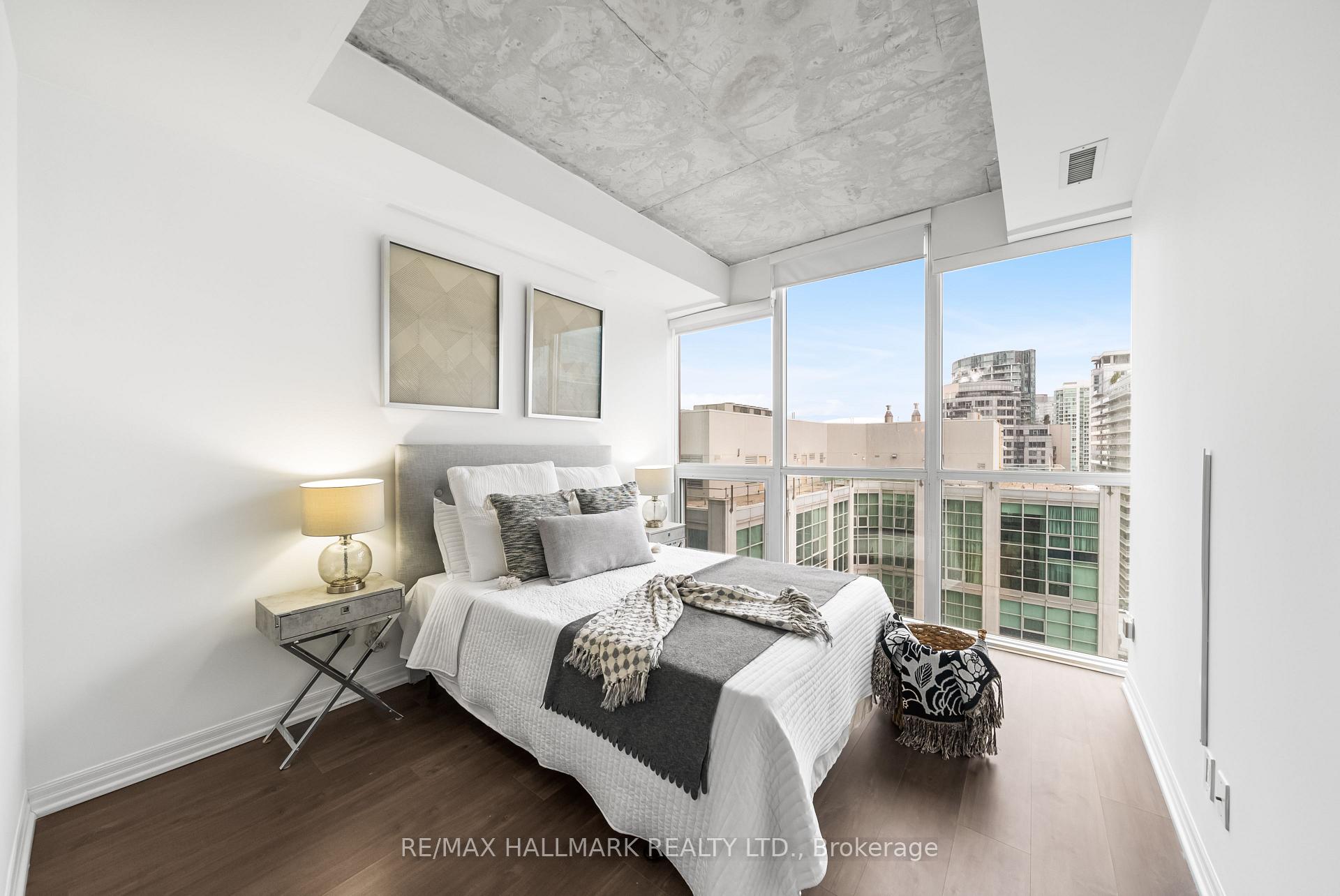 2 Bedrooms Condo at 88 Blue Jays, Toronto For sale