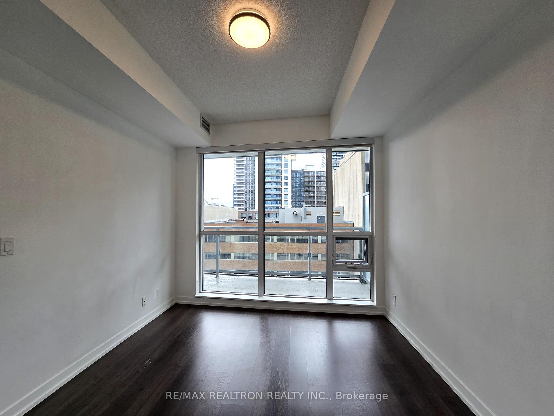 2 Bedrooms Condo at 89 Dunfield,  Toronto For sale