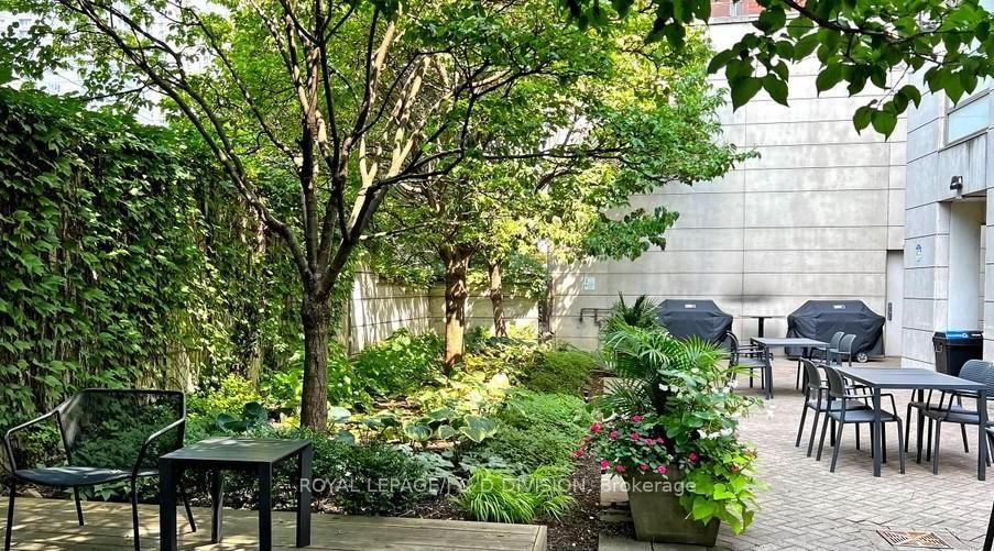 2 Bedrooms Condo at 500 Queens,  Toronto For sale
