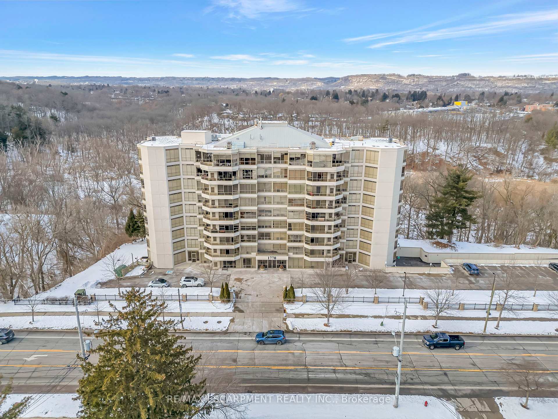 2 Bedrooms Condo at 1770 Main,  Hamilton For sale