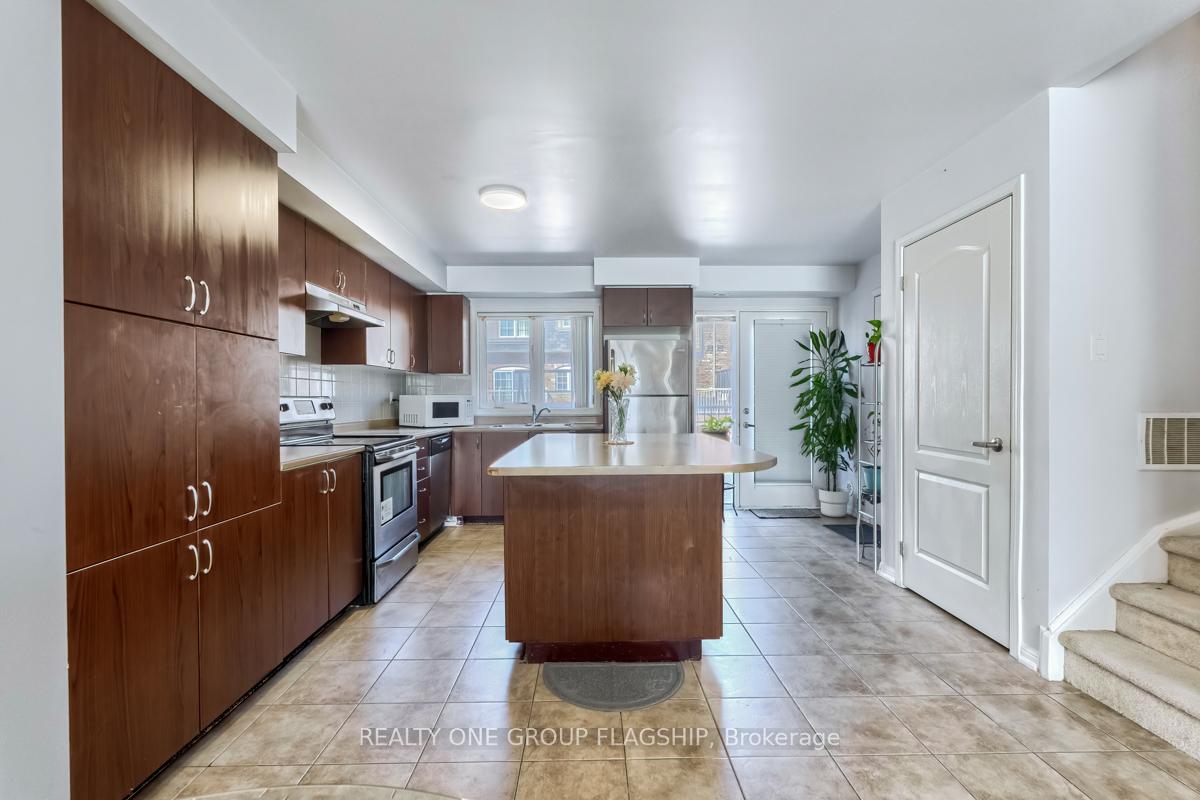 3 Bedrooms Condo at 3185 Boxford,  Mississauga For sale
