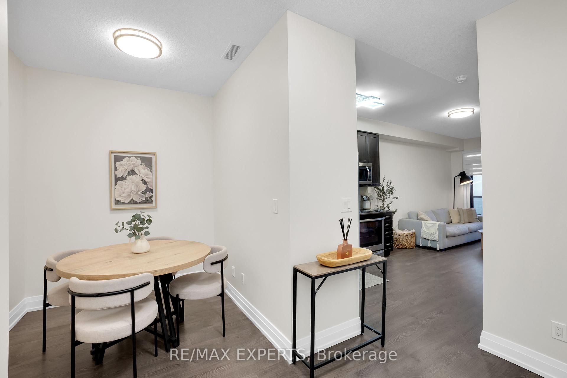 2 Bedrooms Condo at 3700 Highway 7, Vaughan For sale